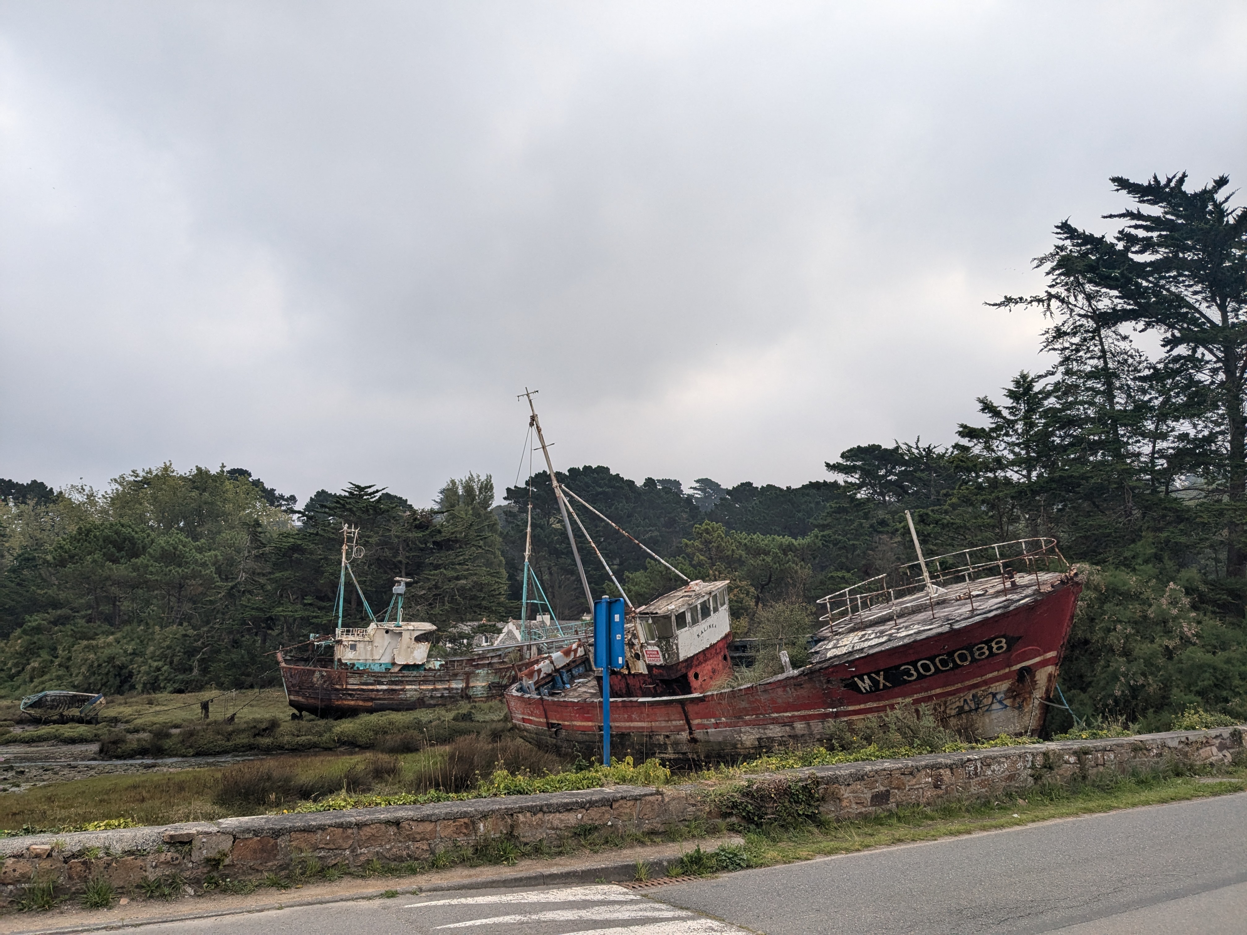 Bateaux échoués à Plousgasnou